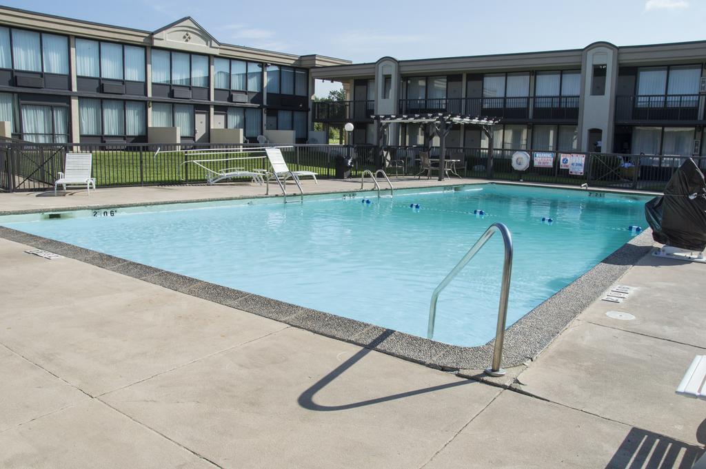 Days Inn By Wyndham Pittsburg Ks Екстериор снимка