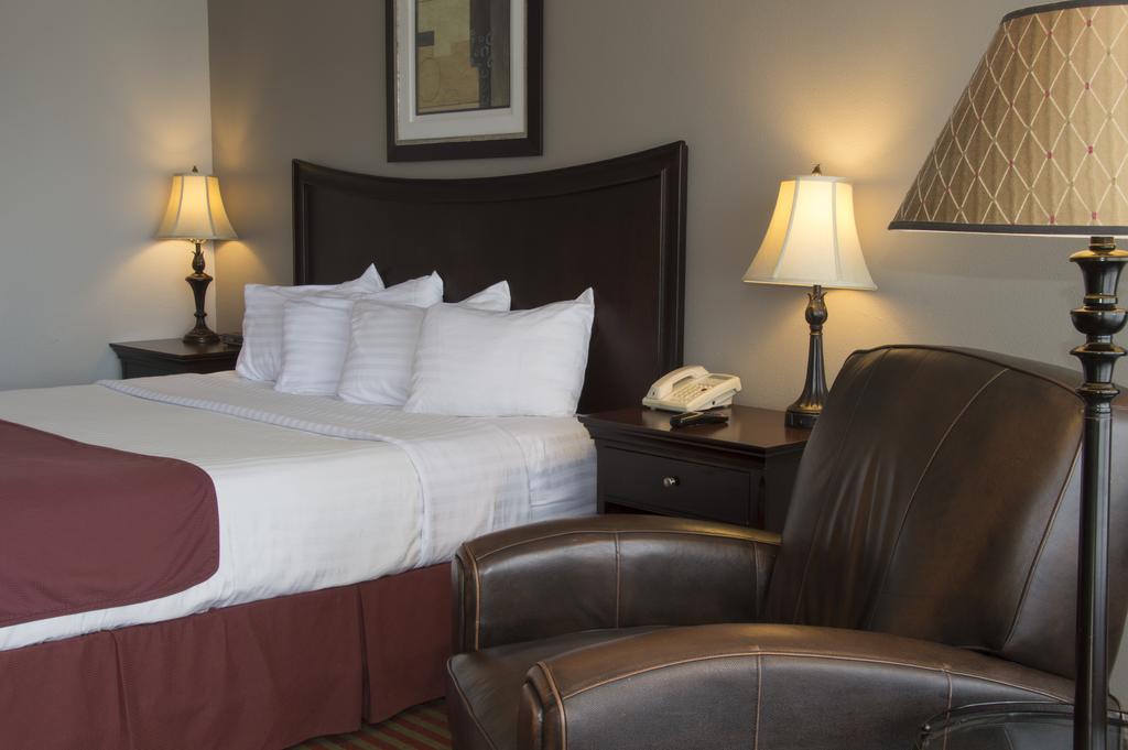 Days Inn By Wyndham Pittsburg Ks Екстериор снимка