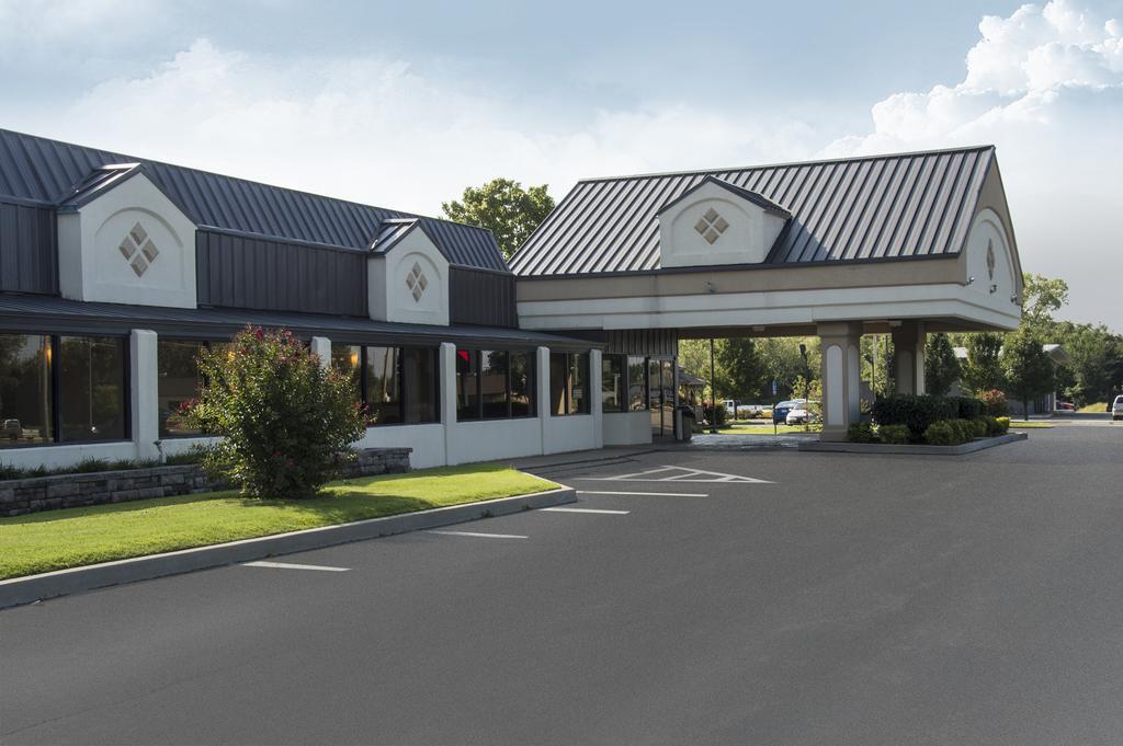 Days Inn By Wyndham Pittsburg Ks Екстериор снимка