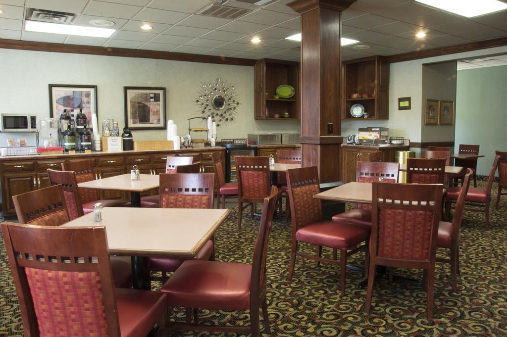 Days Inn By Wyndham Pittsburg Ks Екстериор снимка