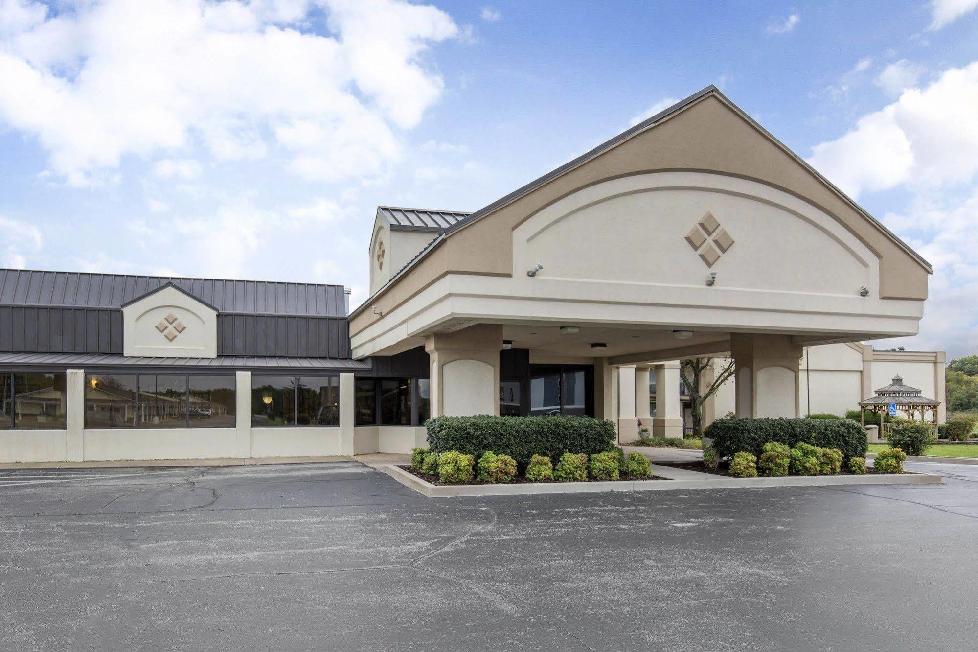 Days Inn By Wyndham Pittsburg Ks Екстериор снимка