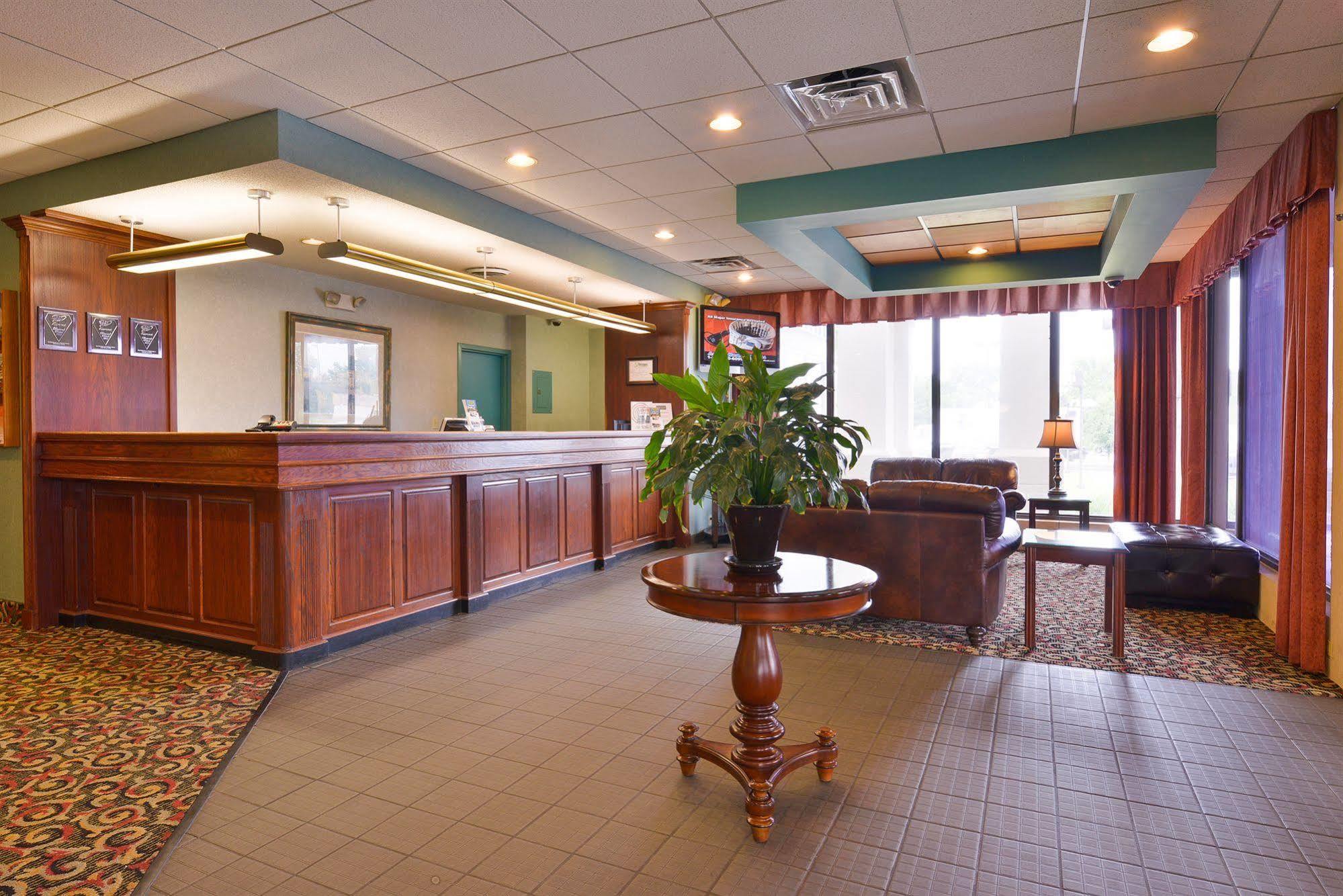 Days Inn By Wyndham Pittsburg Ks Екстериор снимка