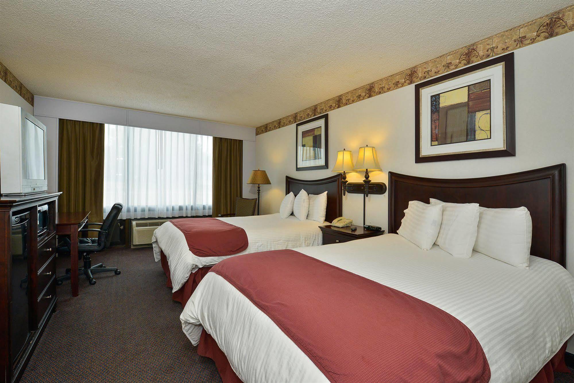 Days Inn By Wyndham Pittsburg Ks Екстериор снимка