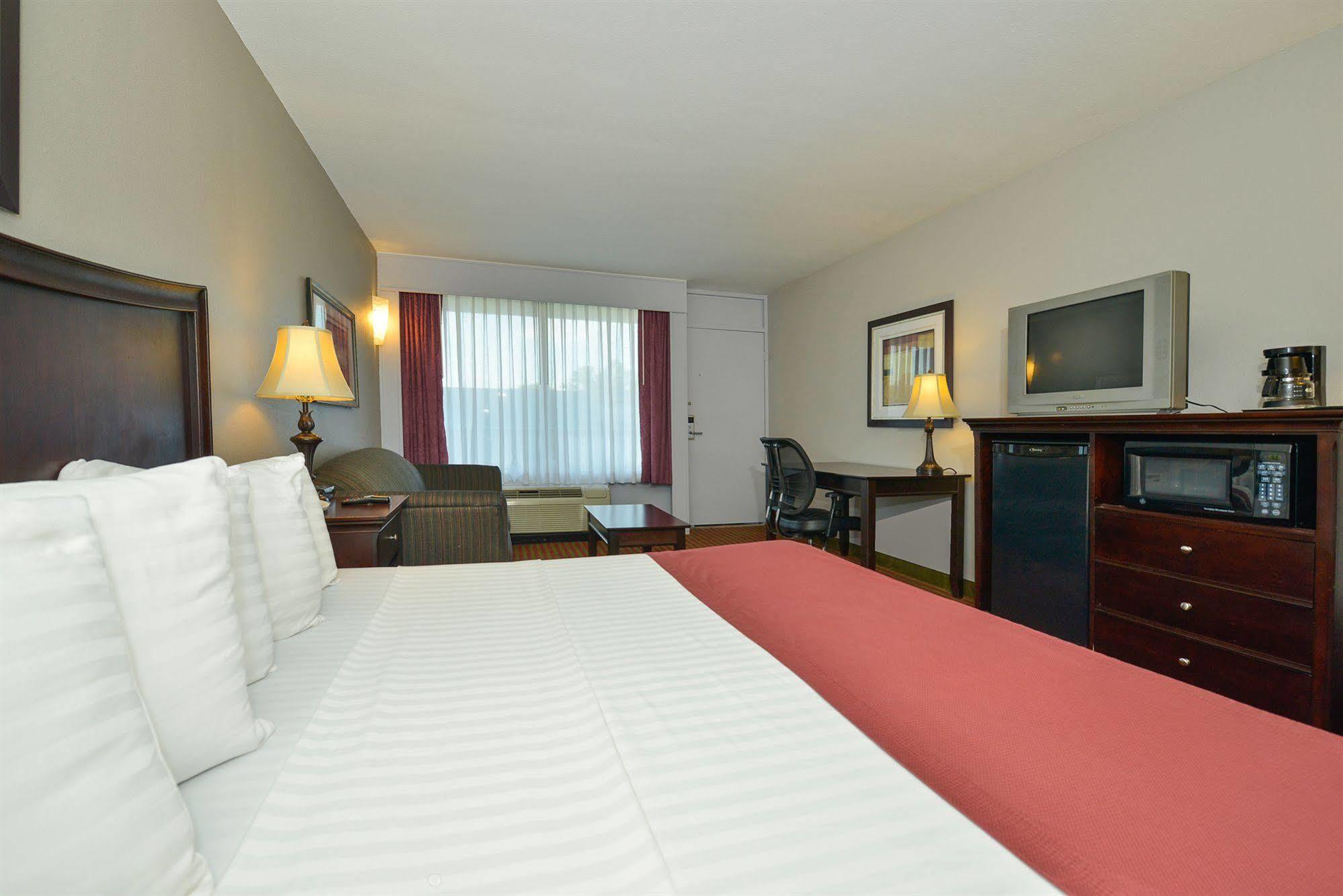 Days Inn By Wyndham Pittsburg Ks Екстериор снимка