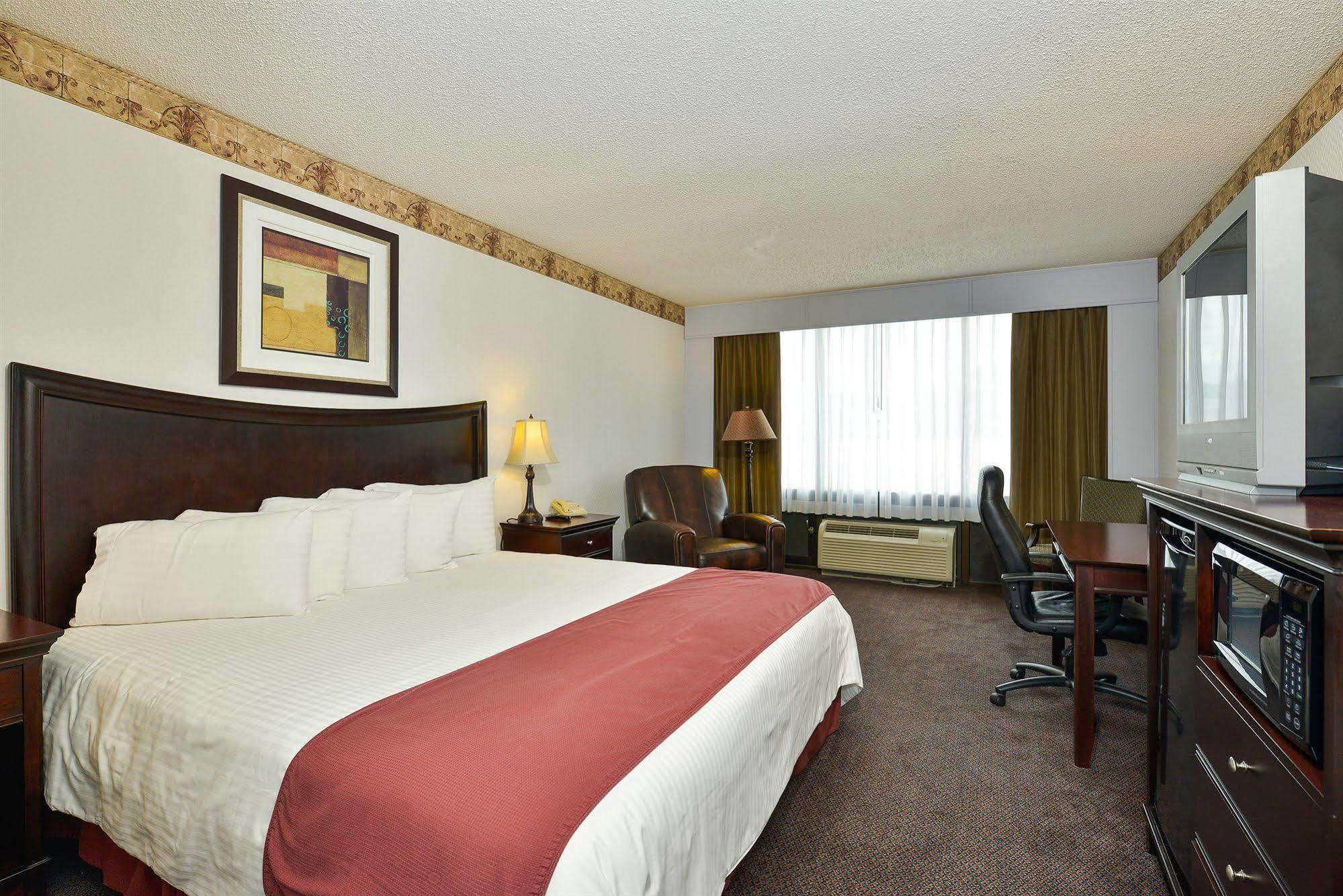 Days Inn By Wyndham Pittsburg Ks Екстериор снимка