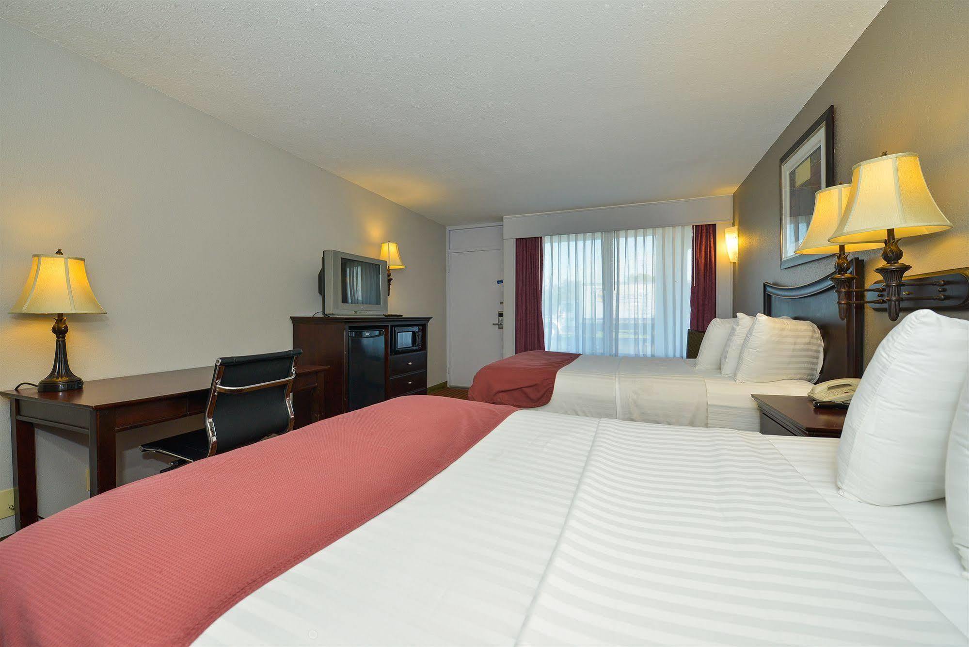 Days Inn By Wyndham Pittsburg Ks Екстериор снимка