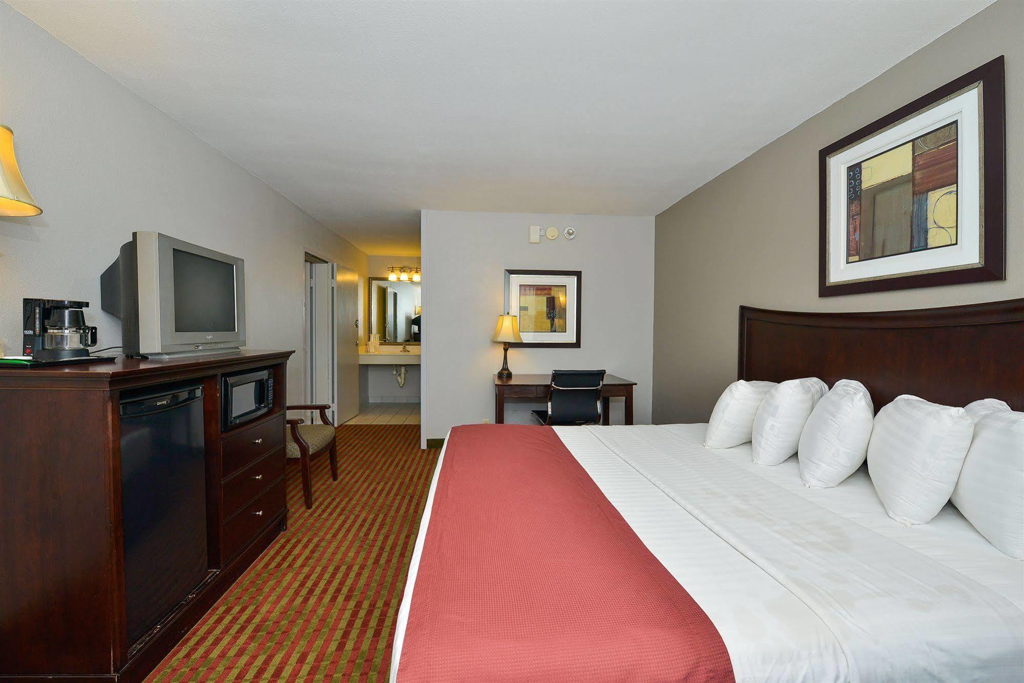 Days Inn By Wyndham Pittsburg Ks Екстериор снимка