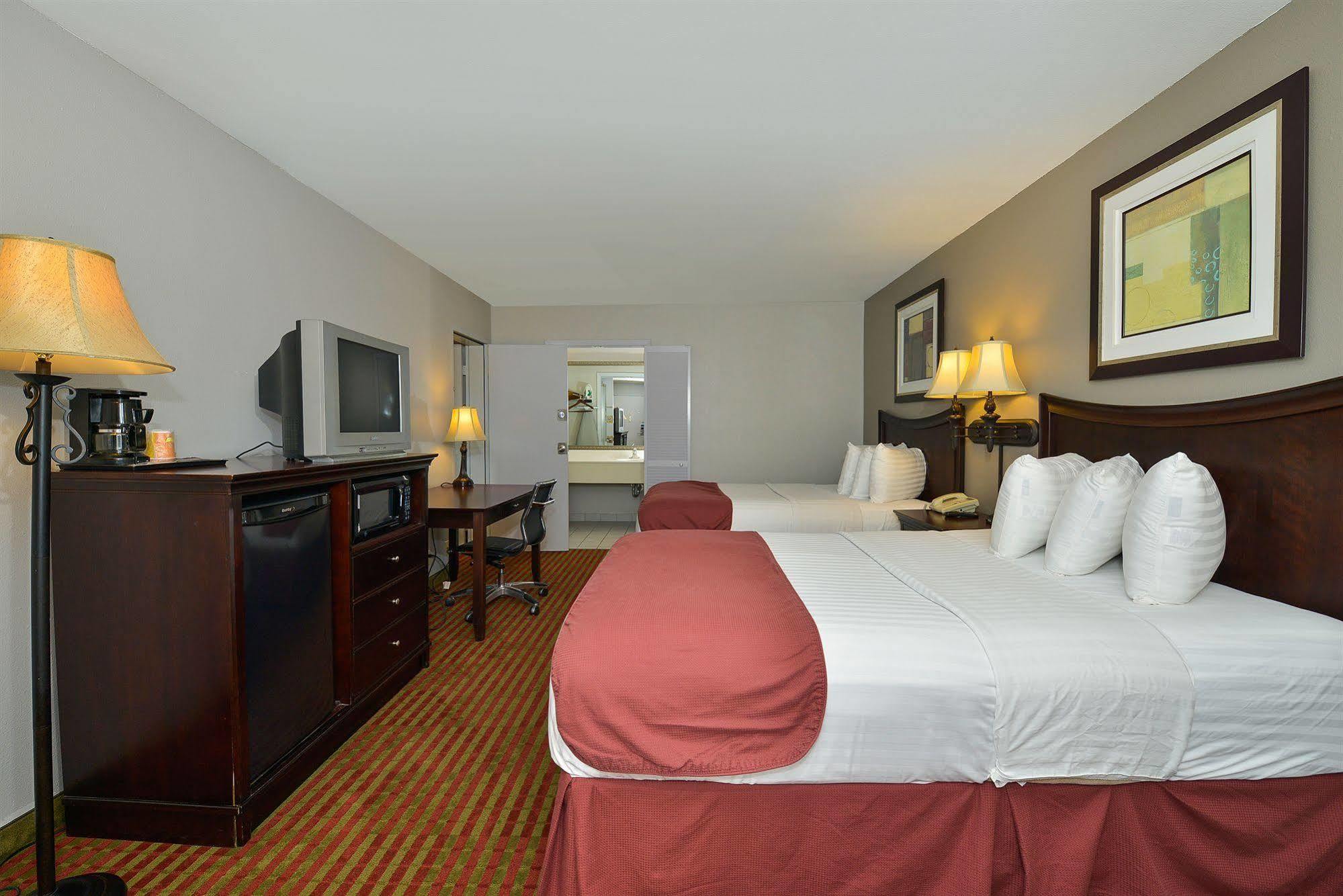 Days Inn By Wyndham Pittsburg Ks Екстериор снимка